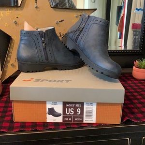 Brand new Women’s all weather boots
